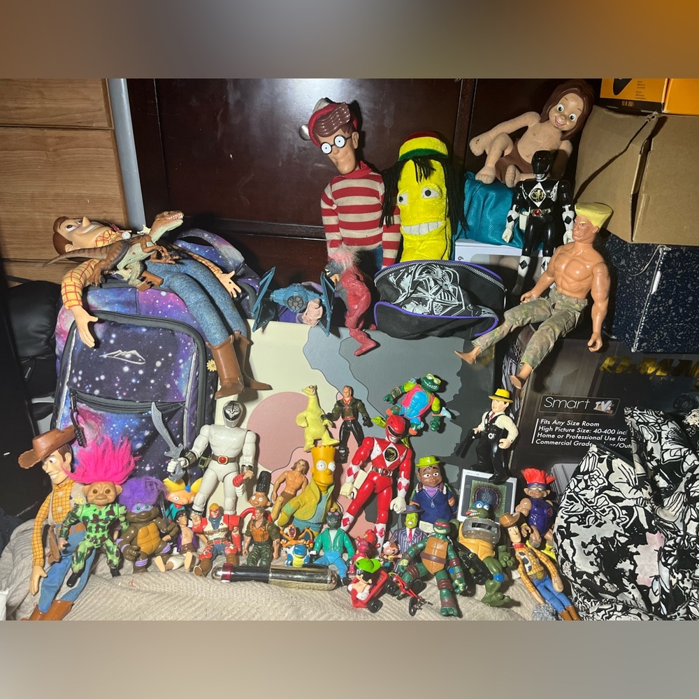 Toys 90’s nostalgia 

Lot